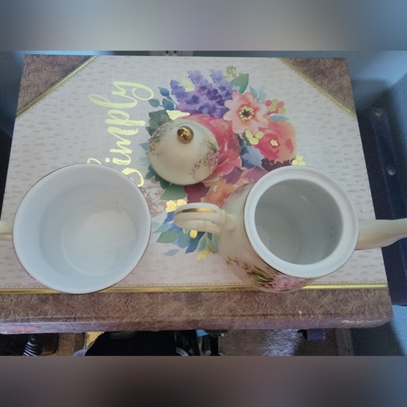 "tea for one" teapot and cup from The Chantilly Tea Room - Picture 5 of 6